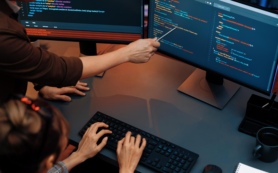 WordPress czy Webflow — co wybrać, gdy SEO i mobilność naprawdę się liczą